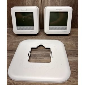 (Lot Of 2) Honeywell Pro Programmable Thermostats TH6210U2001 W/ 1 Large Plate